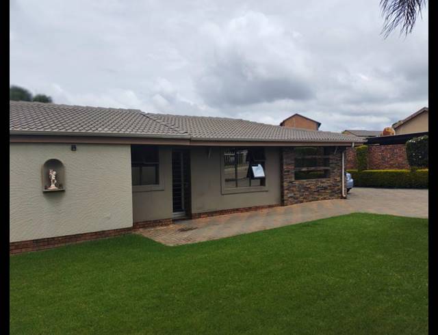 3 BEDROOM HOUSE FOR SALE IN HEUWELOORD